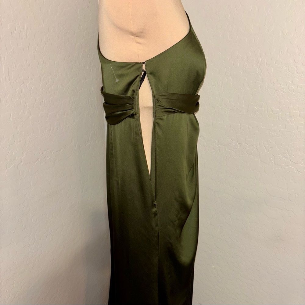 Elegant One-Shoulder Green Dress - Picture 9 of 16